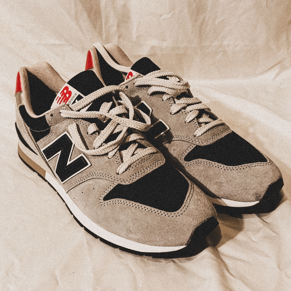New Balance Men's Gray and Black Sneakers